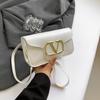Bolso Retro Underarm para Mujer, Bolso Pequeño Cuadrado de Hombro Único, Nuevo Bolso de Mano de Moda con Forma de V 2026, Color Sólido de Moda con un Toque de Lujo