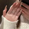 Anel Minimalista de Diamante Brilhante para Mulheres, Anel de Pedida com Seis Garras, Tamanho Ajustável, Luxo Leve, Nicho, Sensação de Alto Padrão, Moderno e Versátil