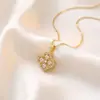 Colar para Mulheres, Estilo Europeu e Americano, Flor de Trevo de Quatro Folhas Rotativa Transfronteiriça, Design de Nicho, Flor de Zircônia Totalmente Cravejada da Moda, Corrente Elegante para Clavícula