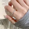 Anillo de Corazón de Gama Alta para Mujer, Diseño de Nicho Estilo Ins, Anillo Abierto Elegante y Gracioso, Anillo Versátil para el Dedo Índice, Moderno