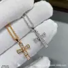 Colar Cruzado Baojia, Design de Luxo Leve Totalmente Cravejado, Venda Quente Transfronteiriça, Corrente para Clavícula da Moda Unissex, Versão de Ouro V de Alto Padrão