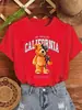 Camiseta Feminina Mecânica Urso Estampa de Letras da Califórnia Casual Solta Algodão Roupas de Rua Verão Xadrez Manga Curta