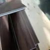 Recién llegado: Piso para el Hogar con Textura de Madera Oscura, Estructura de Ensamble Piedra-Plástico, Estable y Hecho de Material Nuevo, Piso de PVC Libre de Formaldehído, Enviado Vía Logística