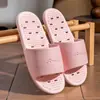 Pantuflas de Baño para Mujer para Interior Hogar 2025 Nueva Llegada Baño Antideslizantes PVC Suela Gruesa Sandalias Huecas con Orificios para Mujer en Verano