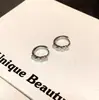 Pendientes de moda con microincrustaciones de circonitas doradas y plateadas, ligeros y lujosos, con hebilla para todos los gustos, elegantes y de alta gama, estilo sencillo y frío.