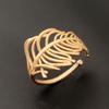 Anillo de aleación de protección ambiental con plumas huecas de venta caliente transfronterizas, anillo de pareja abierto de moda simple galvanizado en oro y plata
