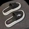 Zapatillas casuales estilo fragancia pequeña de celebridad de internet para mujer, verano 2026, nuevo estilo, sandalias de plataforma para exteriores con suela gruesa, de una sola tira, versátiles, zapatillas de verano ins