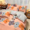 Colección nueva 2026: Juego de ropa de cama de cuatro piezas, 100% algodón, engrosado, cepillado y estampado, que incluye una funda de edredón, una sábana plana y una sábana ajustable