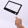 Espejo grande plegable de mano con rosca Fresnel de acrílico y luz LED para lectura para personas mayores.