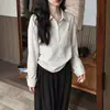 Camisa Leve de Oxigênio para Pessoa Leve com Meio Botão e Gola, Listras Finas, Design Simples para Mulheres