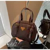 Bolso pequeño súper popular transfronterizo para mujer Otoño e Invierno 2025 Nuevo Bolso bandolera retro esmerilado de un solo hombro Popular Bolso cuadrado pequeño de mano