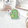 Broche con insignia de acrílico de dinosaurio pequeño de dibujos animados para niños y niñas, lindas joyas pequeñas, se pueden comprar al por mayor para ordenar en el mapa.