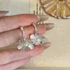 Pendientes de Flor Metálica Aguja de Plata, Moda Retro Francesa, Versátiles para el Trabajo, Pendientes de Borla Simples y de Alta Gama, Electrochapados