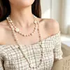 Elegante collar largo de perlas estilo coreano para mujer, versátil para otoño e invierno, exquisita cadena para suéter, colgante de letra simple y único, venta al por mayor