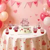 Banner de ambiente transfronterizo con temática dulce con elementos de camión pequeño retro rosa, banderín de cumpleaños, adorno para pastel y arreglos decorativos