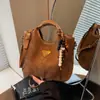 Bolsa de Camurça para Comércio Exterior Feminina Outono e Inverno 2025 Nova Casual Fosca Retrô Bolsa Transversal de Alta Qualidade Bolsa Saco