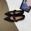 2026 Novos Sapatos Mary Jane Punk de Outono com Rebites, Bico Fino e Tira com Fivela, Sapatos Baixos Versáteis