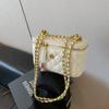 Bolsa de Caixa Externa Simples Nova Texturizada Bolsa de Moda de Nicho Versátil Estilo Chanel Corrente de Diamante Bolsa de Ombro Transversal para Mulheres
