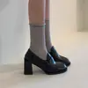 Versão em couro de boi estilo britânico retrô sapatos pequenos de couro femininos salto grosso sapatos de salto único 2026 novos versáteis saltos altos bico quadrado mocassins