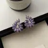 Pendientes Exquisitos y Sofisticados con un Sensación de Artesanía Pesada, Presentando Clavos de Copo de Nieve Completamente de Circonita Ultra Brillantes y Aguja de Plata, Pendientes de Diseño Nicho Estilo Hada