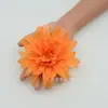 Venta al por mayor del fabricante Cabeza de Crisantemo Llama Simulada Cabeza de Crisantemo de Aguja de Pino Garra de Cangrejo Decoración de Flores Artificiales Accesorios para Cabello con Flor Artificial para DIY