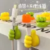 Organizador de cables con gancho para el pulgar, soporte para cable de datos de escritorio, soporte para cable de carga, gancho adhesivo sin perforaciones y sin dejar rastro en la pared.