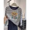 Camiseta listrada de manga comprida estilo retrô americano para mulheres, estilo coreano, moderna e versátil, top de algodão puro, outono de 2026