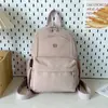 Nova mochila de nylon elegante e minimalista para mulheres, com grande capacidade, design leve e adequada para o trajeto diário, escola e uso casual