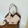 Bolsa feminina de grande capacidade 2026 verão nova estilo vintage padrão trançado bolsa de ombro axila bolsa tote texturizada para o dia a dia