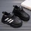 Zapatos estilo alemán para niñas 2026 nuevo estilo zapatos de algodón de dos capas zapatos de invierno zapatos de mujer zapato de papá para niña zapatos deportivos para niños con forro de felpa