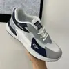 Sapatos populares de verão para homens, novos tênis respiráveis de malha masculinos modernos versáteis de sola grossa, tênis casuais para corrida para homens