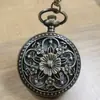 Reloj de Bolsillo Vintage de Bronce con Flor Doble de Ocho Pétalos para Hombres y Mujeres Reloj de Bolsillo de Cuarzo Reloj Grande Colgante Reloj de Regalo Reloj de Bolsillo Simple Creativo