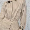 Camisa casual a rayas para mujer europea y americana 2026 nueva moda solapa manga larga un solo botón holgada con cinturón
