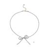 Collar de lazo de plata roto, elegante y moderno accesorio para mujer, cadena de clavícula de alta gama, collar elegante de nicho de lujo ligero.