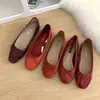 Sapatos Vermelhos Pequenos Femininos Outono Estilo Coreano Ins Laço Baixo Salto Baixo Sapatos de Camada Única Femininos Bico Redondo Baixo Suaves Sapatos de Salto