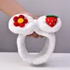 Procesamiento de diadema de flor de fresa de lazo elástico individual personalizada, banda para el pelo de franela de plátano y piña para niña linda