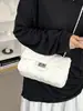 Bolsa de corrente vintage francesa transfronteiriça para mulheres, novo modelo de verão 2026, versátil e estilosa, bolsa de ombro e transversal estilo Chanel para mulheres