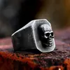 Acero Guerrero nuevo anillo de calavera envejecida de acero inoxidable al por mayor estilo punk retro europeo y americano anillo de acero de titanio