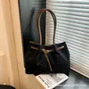 Bolsa de Suede para Axila Feminina 2026 Nova Tendência Outono e Inverno Bolsa Tote Retrô Simples Grande Capacidade Bolsa para o Dia a Dia Ombro Único