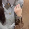 Suéter Falso de Dos Piezas con Cuello de Camisa Gris Empalmado para Mujer en Primavera y Otoño, Cárdigan de Punto Interior Ajustado con Solapa