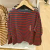 Camiseta a rayas de manga larga para mujer Otoño 2023 con abertura en el bajo Cuello barco Camiseta interior Tipo holgado Y460297