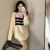 Suéter casual de comprimento médio, modelagem solta, com blocos de cor para mulheres, nova peça de outer wear de inverno 2026, pulôver de tricô, top de manga longa