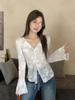 Camiseta interior de manga larga con cuello en V y pajarita color blanco roto para mujer, Nuevo estilo Otoño 2026 Top de camisa base con borde fruncido