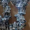 Soporte de pared de aleación de aluminio Tarjeta Ohm Tarjeta Yuanbao Abrazadera de tubería galvanizada Abrazadera de sillín para montaje en superficie Abrazadera de tubería KBG 20 25 32