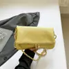 Bolsa Transversal de Ombro com Corrente Texturizada para Moda de Inverno Transfronteiriça, Nova Bolsa Quadrada Pequena Versátil Casual, Bolsa Elegante Feminina Estilo Coreano