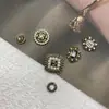 Accesorios Originales de Aleación Incrustados con Diamantes Joyería Digital Retro Botón de Ropa Personalidad Chanel Flor de Zapato Material