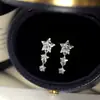 Pendientes de borla de estrella súper brillantes estilo coreano con diamantes completos para mujer, pendientes elegantes de nicho de lujo ligero de alta gama, accesorios para las orejas extremadamente hermosos