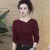 Bestseller de transmisión en vivo: Top de color liso para otoño para mujeres de mediana edad, camisa base elegante con cuello, camiseta para señoras para madres