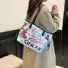 Bolsa de Gran Capacidad para Viajes Diarios 2025 Nuevo Estilo Japonés Oso de Dibujos Animados Graffiti Bolso de Hombro para Mujer Casual Versátil Bolso de Axila
