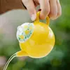 Tetera Cerámica Forma Margarita Pequeña Glaseado Amarillo Huevo para Uso Doméstico, Tetera Individual Forma Pera de Gama Alta con Filtro, Adecuada para una Persona Beber Sola, Juego de Té Pequeño